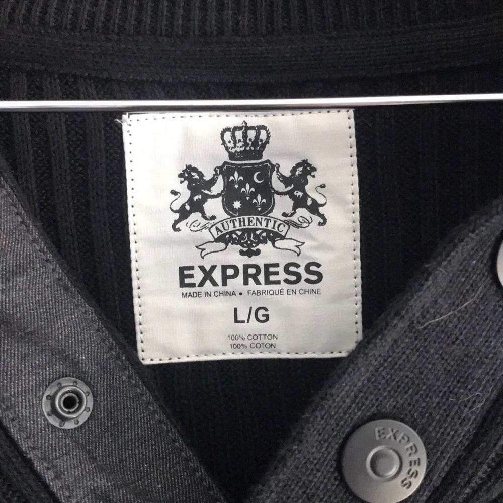 Express Buttoned Crewneck Men - Picture 3 of 4
